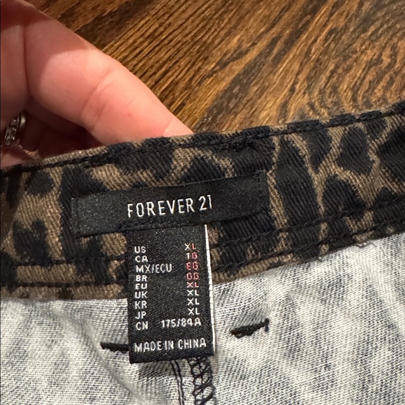 **NWOT** Cheetah Print Wide Leg Pant - Picture 7 of 7